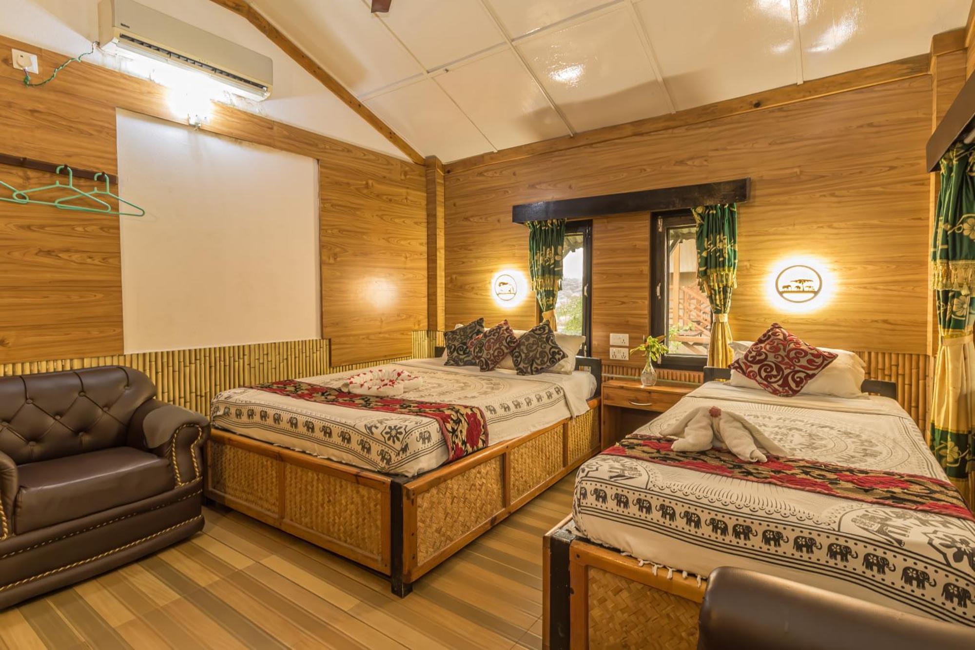Hotel Riverside With Swimming Pool Sauraha Exterior foto