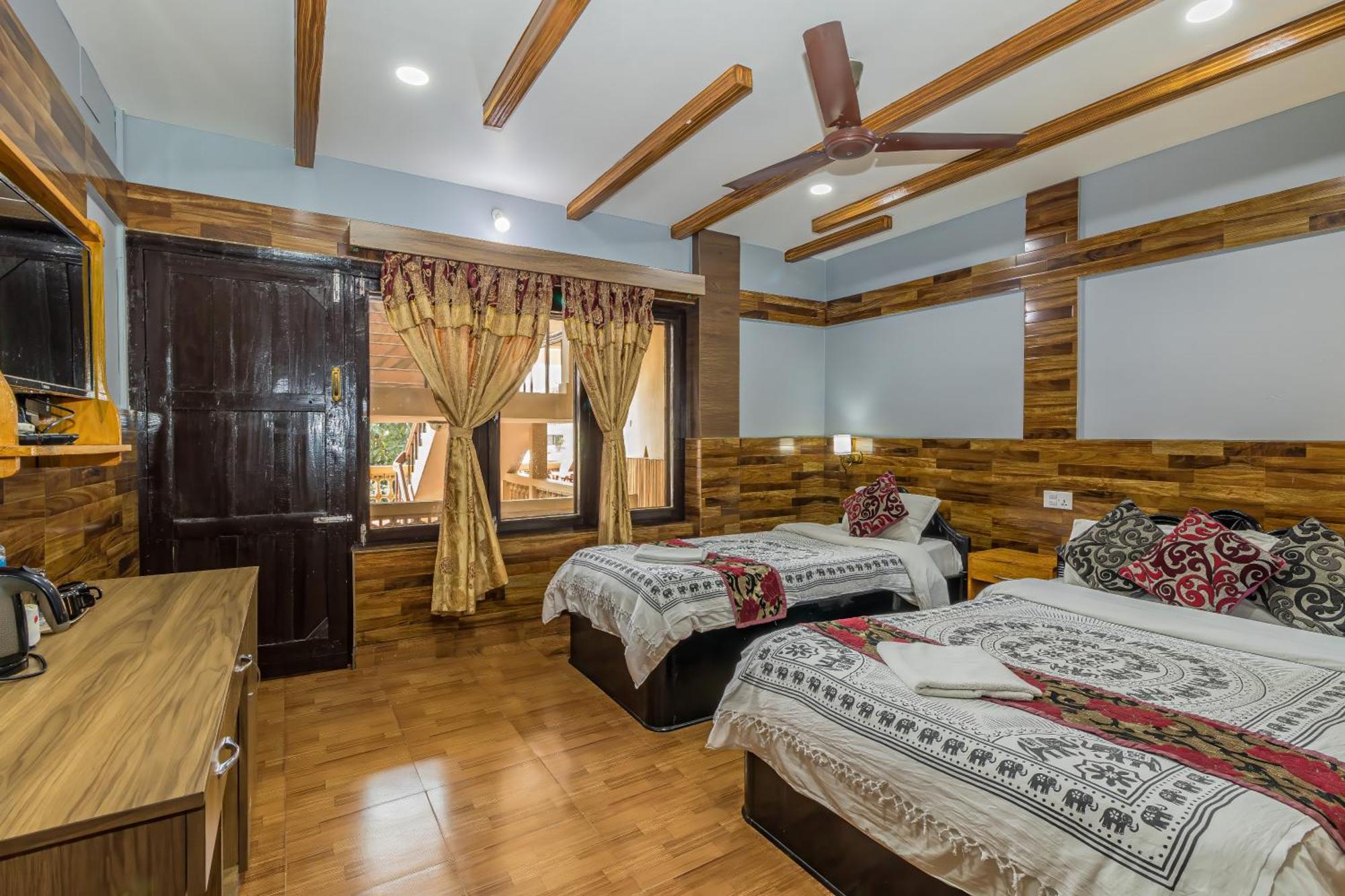 Hotel Riverside With Swimming Pool Sauraha Exterior foto