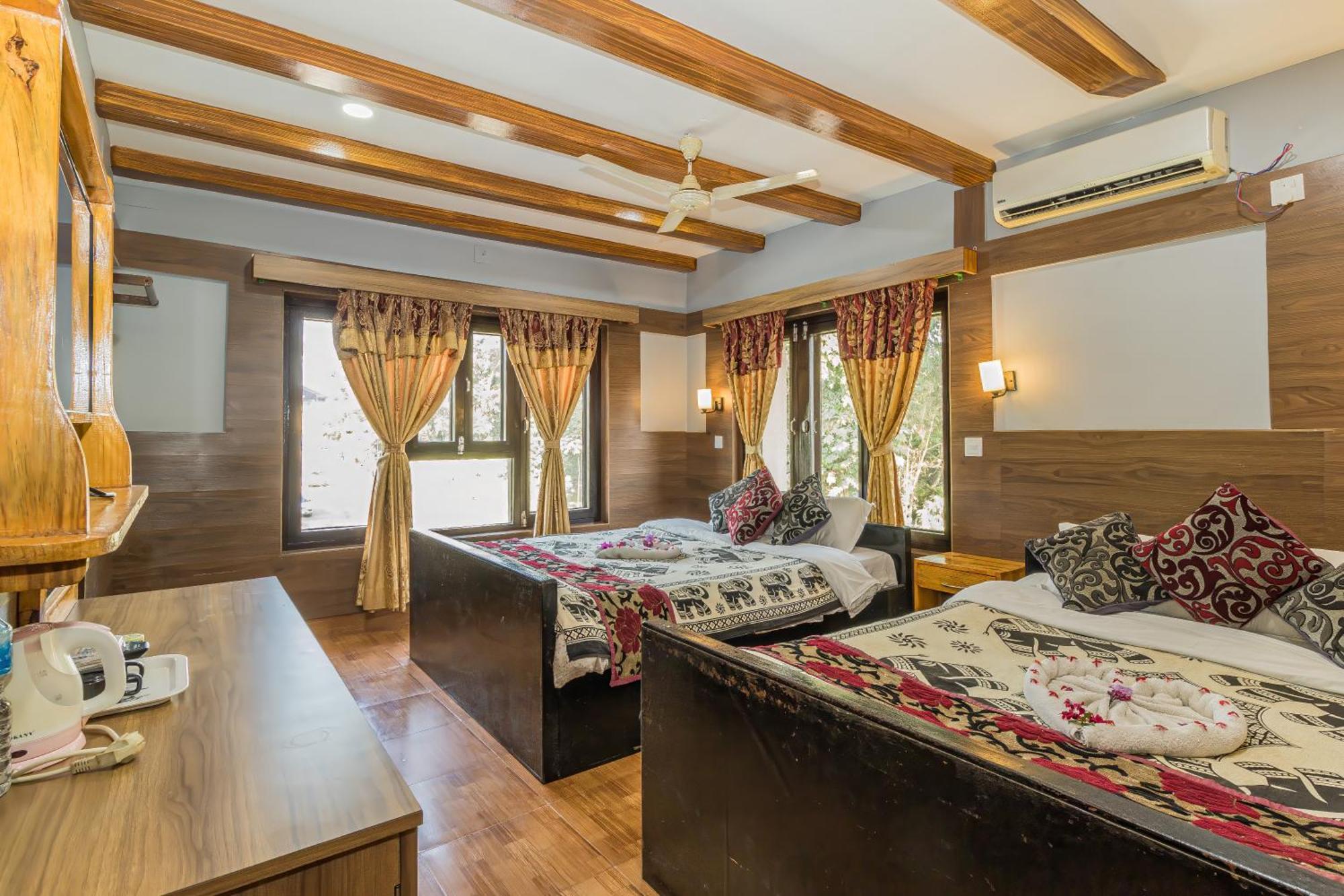 Hotel Riverside With Swimming Pool Sauraha Exterior foto