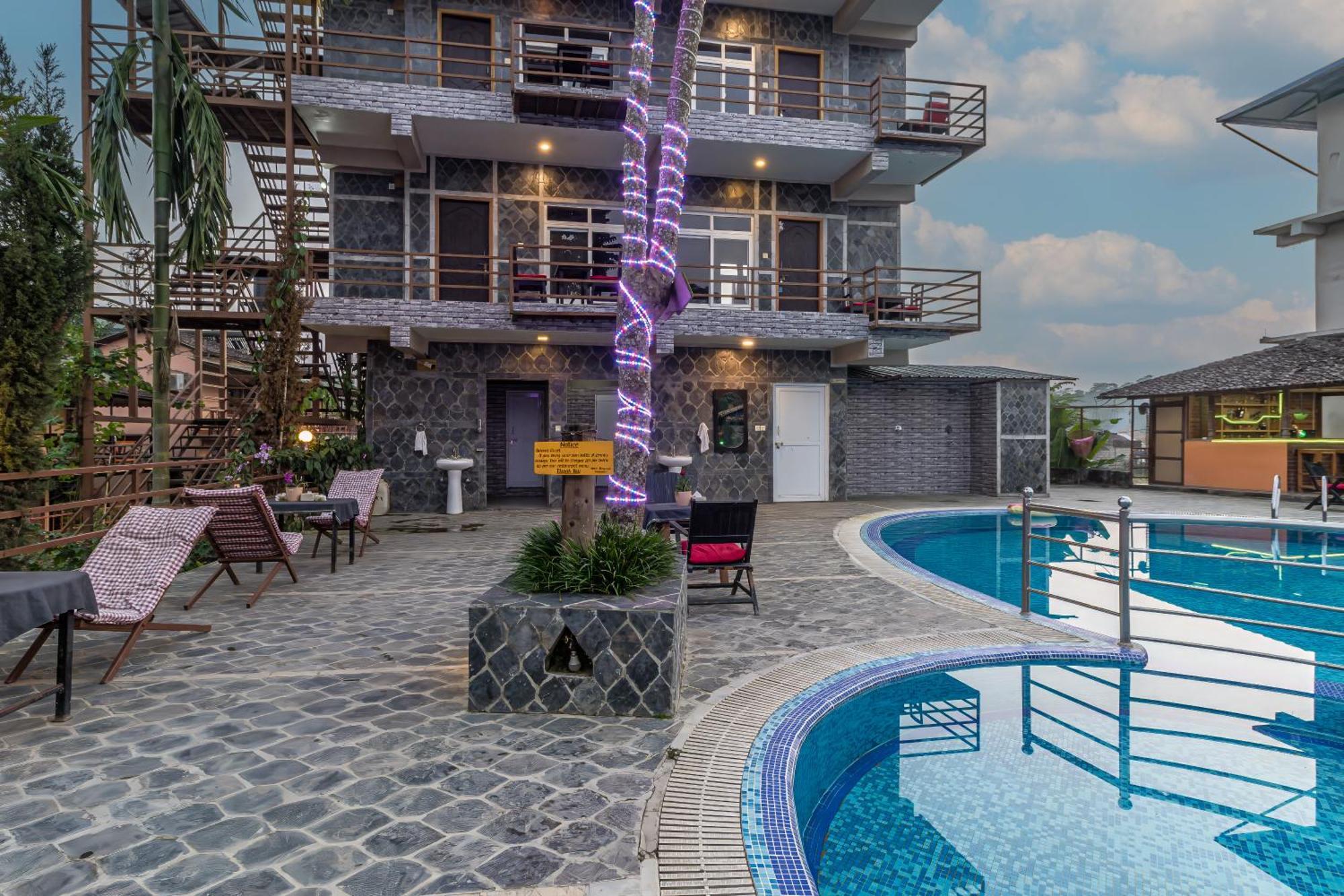 Hotel Riverside With Swimming Pool Sauraha Exterior foto