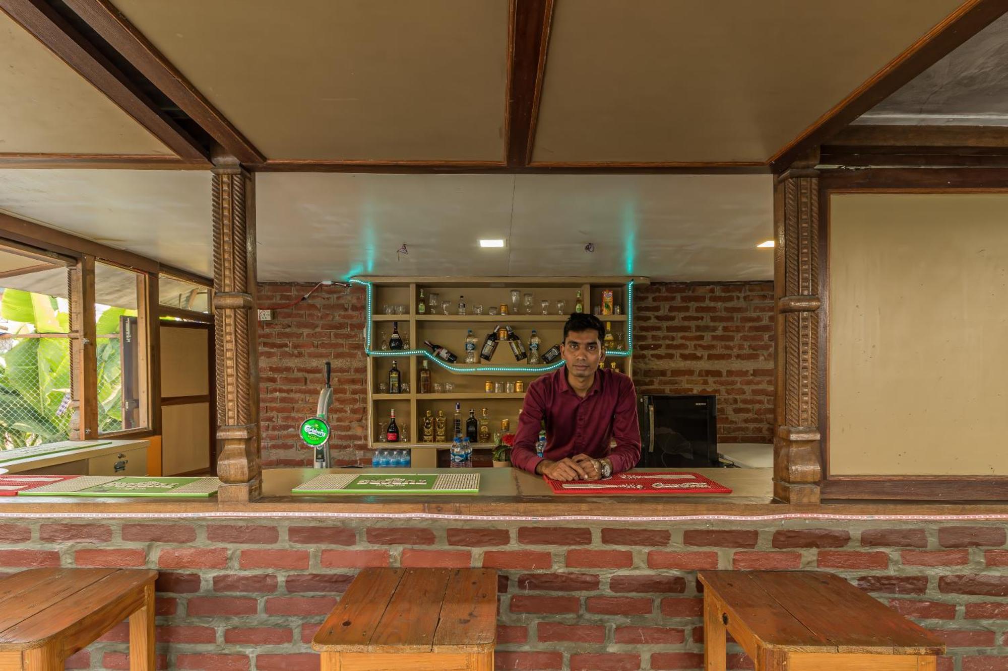 Hotel Riverside With Swimming Pool Sauraha Exterior foto